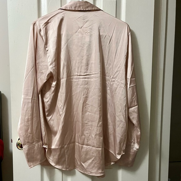 H&M V-Neck Blouse NWT M Light Pink - Picture 3 of 11